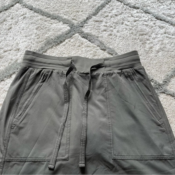 Athleta Chelsea cargo skort army green skirt with built in shorts athletic 4 - Picture 3 of 7